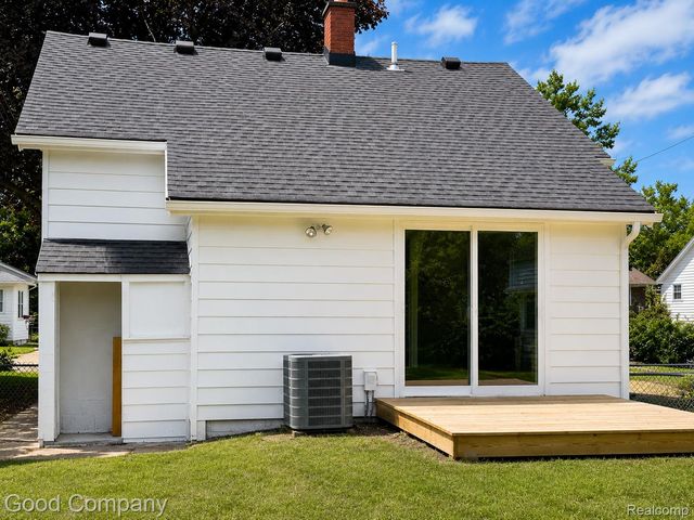 310 Massoit Street, Clawson, MI 48017