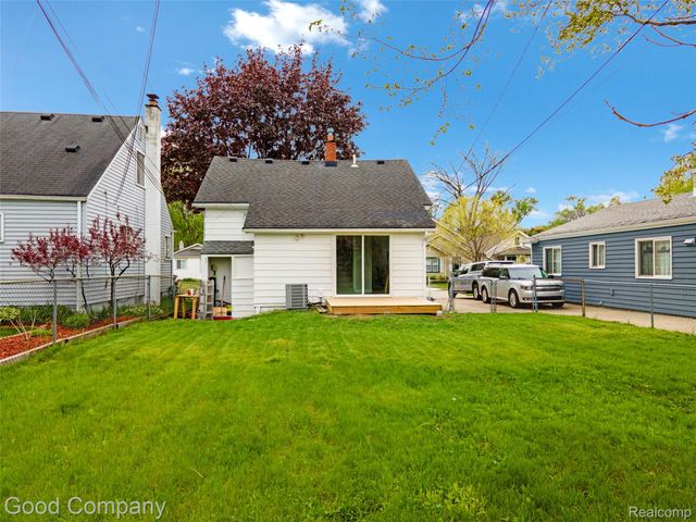 310 Massoit Street, Clawson, MI 48017