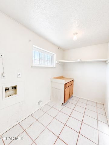 9868 MINUTEMAN Street, El Paso, TX 79924