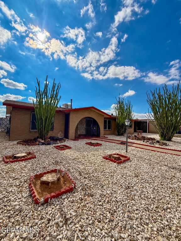 9868 MINUTEMAN Street, El Paso, TX 79924