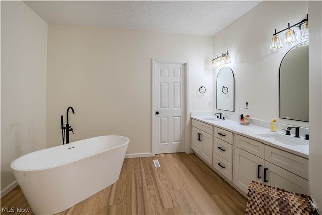 10203 Forestwood Lane, North Royalton, OH 44133