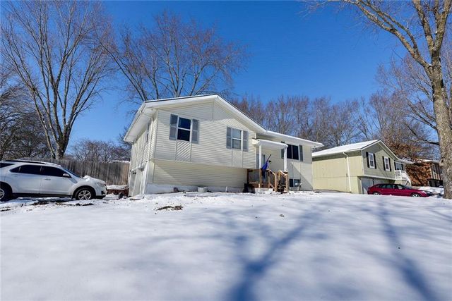 1808 SE Kingsway Street, Oak Grove, MO 64075