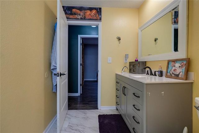 1808 SE Kingsway Street, Oak Grove, MO 64075