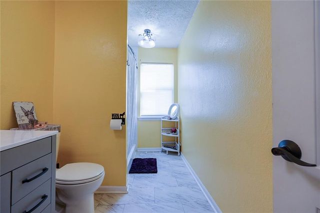 1808 SE Kingsway Street, Oak Grove, MO 64075