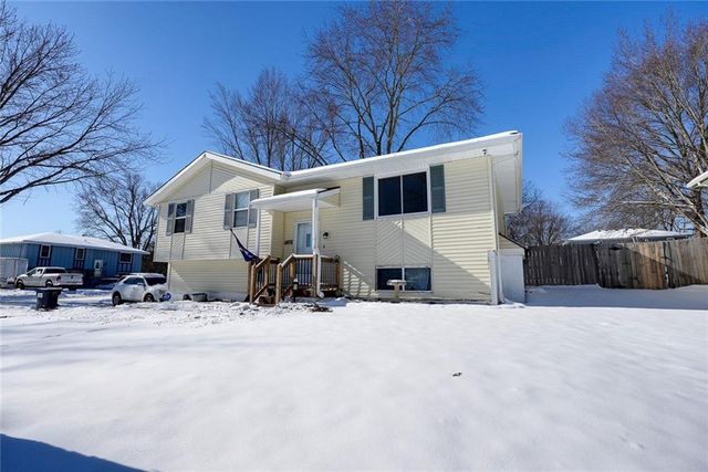 1808 SE Kingsway Street, Oak Grove, MO 64075