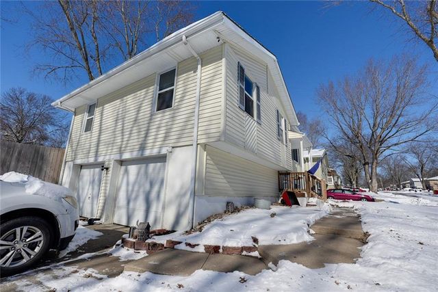 1808 SE Kingsway Street, Oak Grove, MO 64075