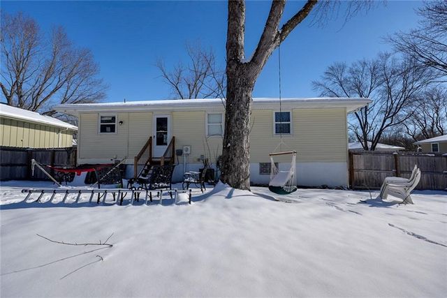 1808 SE Kingsway Street, Oak Grove, MO 64075