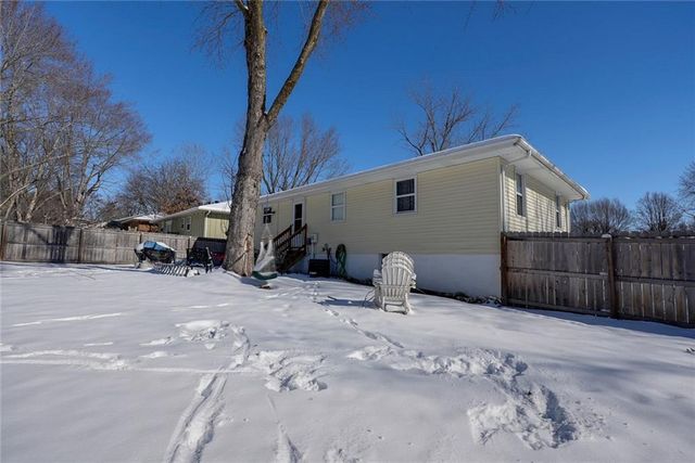 1808 SE Kingsway Street, Oak Grove, MO 64075