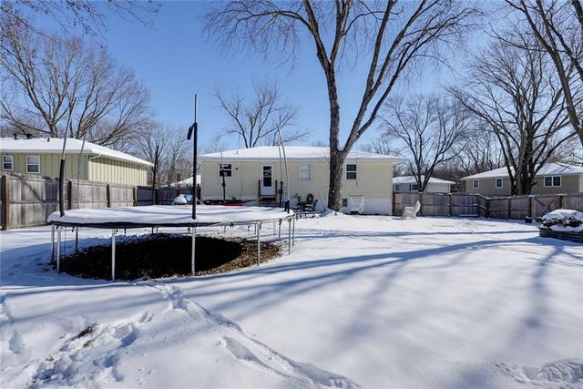 1808 SE Kingsway Street, Oak Grove, MO 64075