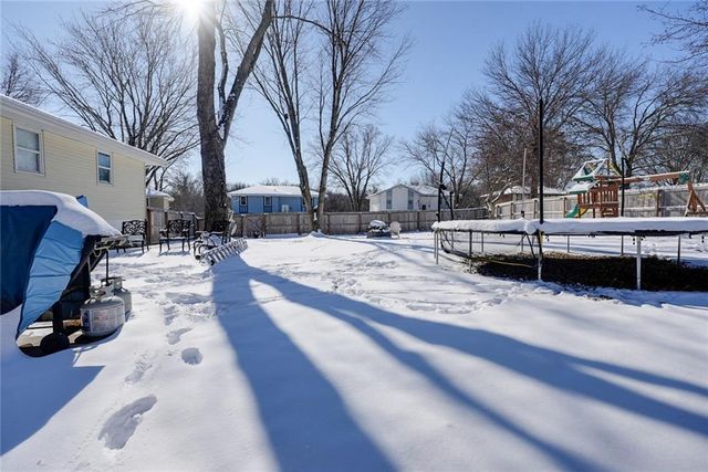 1808 SE Kingsway Street, Oak Grove, MO 64075