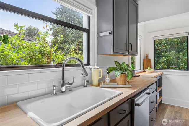 1423 33rd Avenue, Seattle, WA 98122
