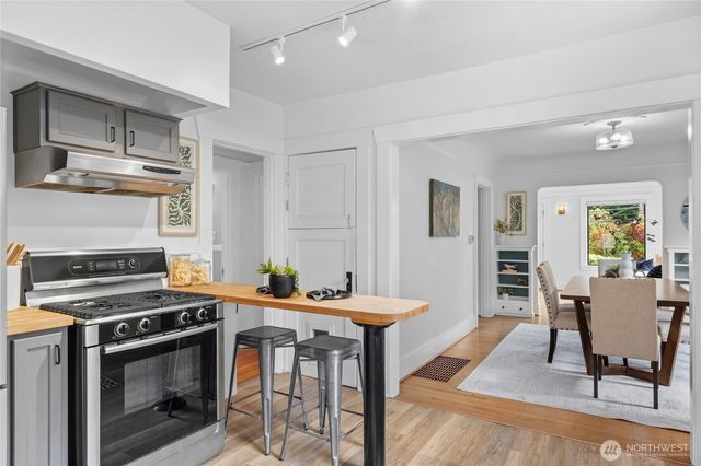 1423 33rd Avenue, Seattle, WA 98122