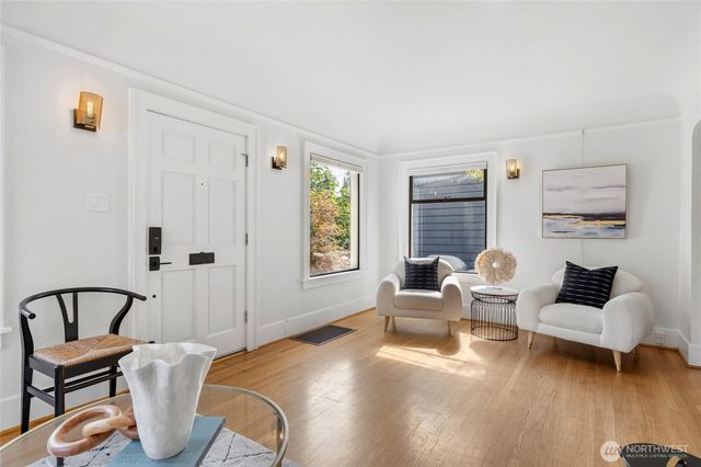 1423 33rd Avenue, Seattle, WA 98122