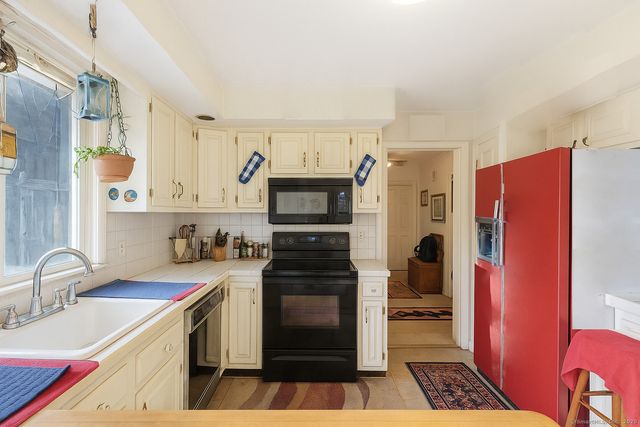 184 Putting Green Road, Trumbull, CT 06611