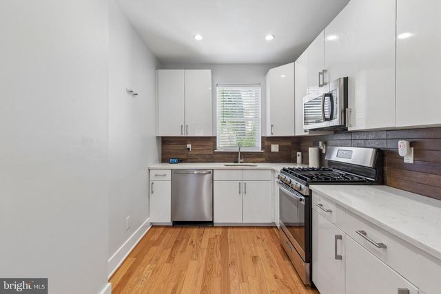 3825 MOUNT VERNON ST, Philadelphia, PA 19104