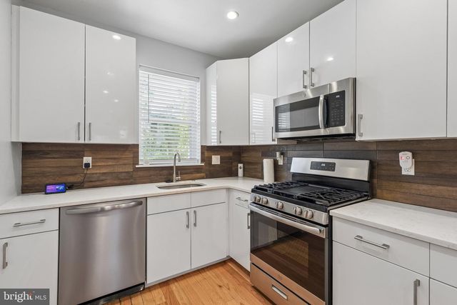 3825 MOUNT VERNON ST, Philadelphia, PA 19104