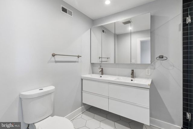 3825 MOUNT VERNON ST, Philadelphia, PA 19104