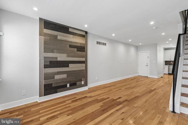 3825 MOUNT VERNON ST, Philadelphia, PA 19104