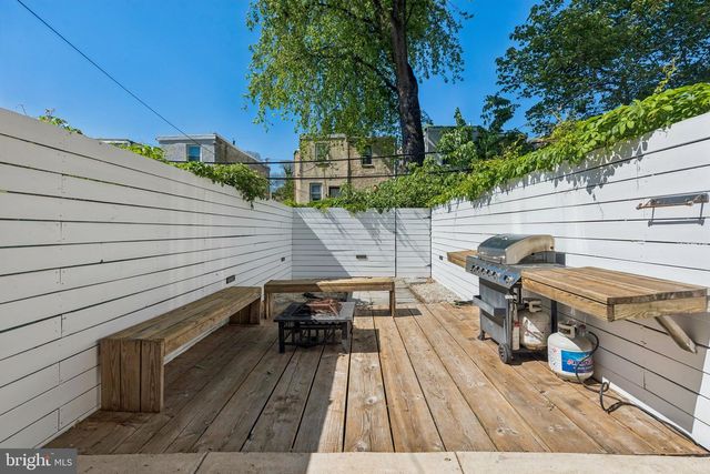 3825 MOUNT VERNON ST, Philadelphia, PA 19104