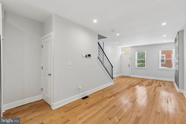 3825 MOUNT VERNON ST, Philadelphia, PA 19104