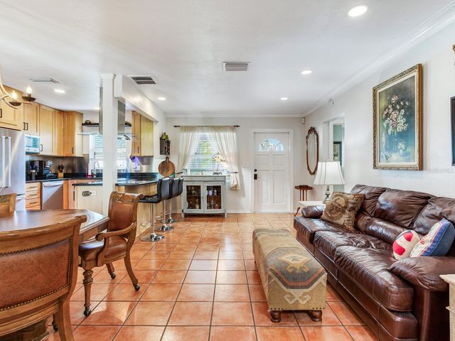 3662 24TH AVENUE N, St Petersburg, FL 33713