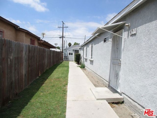 427 E 98th Street, Los Angeles, CA 90003