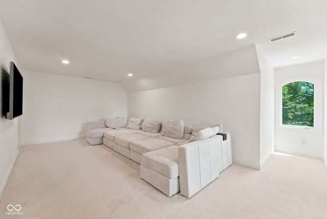 15479 Hidden Oaks Lane, Carmel, IN 46033