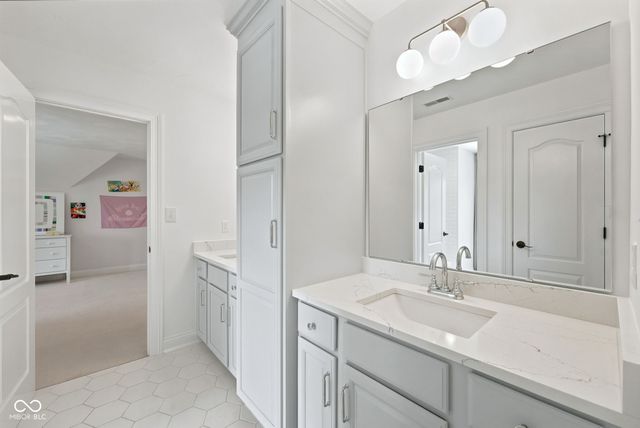 15479 Hidden Oaks Lane, Carmel, IN 46033