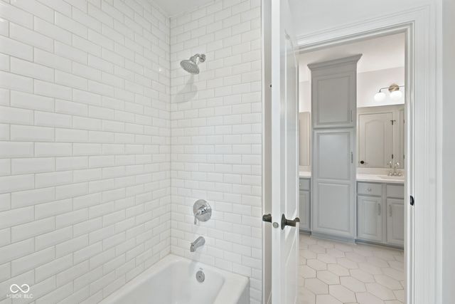 15479 Hidden Oaks Lane, Carmel, IN 46033