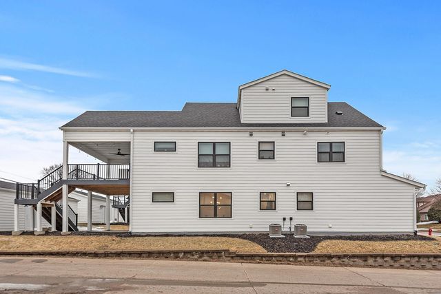1820 Mckinley Street NE, Minneapolis, MN 55418