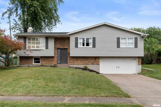 825 NORTHBROOK Drive, Davenport, IA 52806
