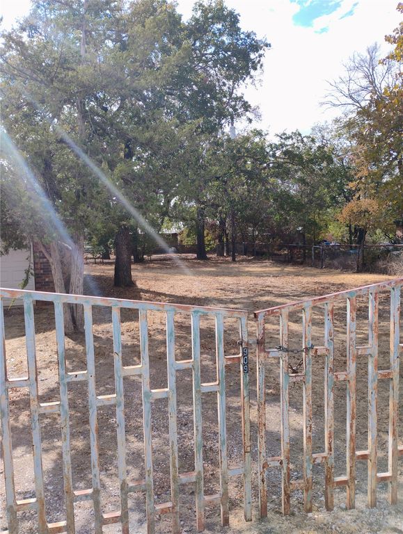 909 Live Oak Street, Lake Bridgeport, TX 76426 — photo 3