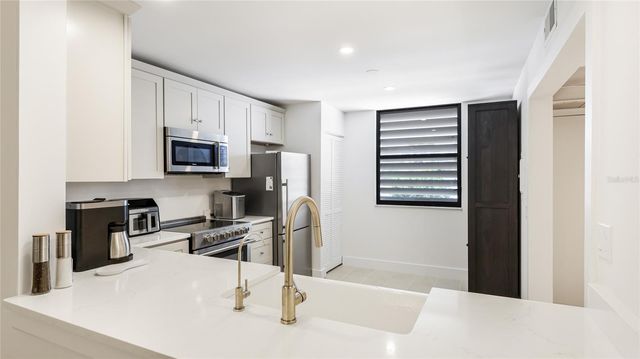 303 SPRINGDALE DRIVE 303, Bradenton, FL 34210