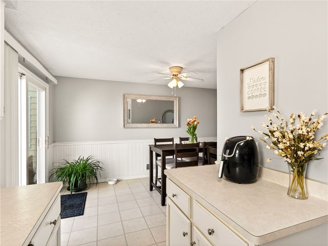 152 Fawn Ln, Webster, NY 14580
