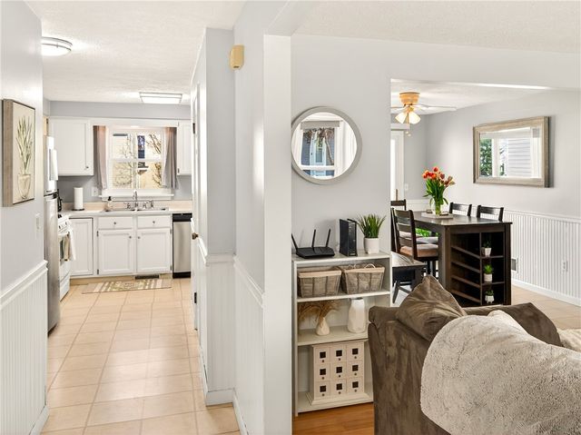 152 Fawn Ln, Webster, NY 14580