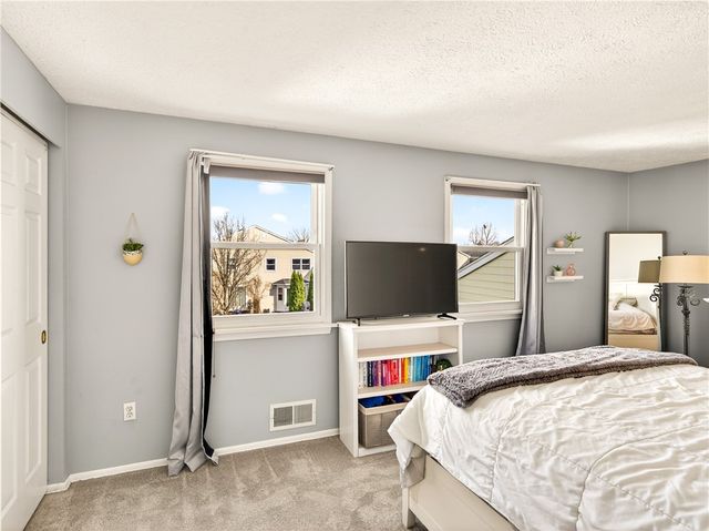 152 Fawn Ln, Webster, NY 14580