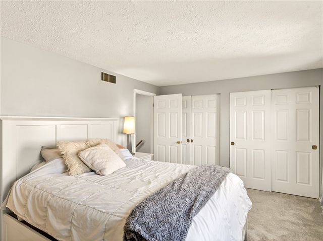 152 Fawn Ln, Webster, NY 14580