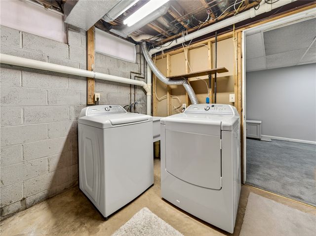 152 Fawn Ln, Webster, NY 14580