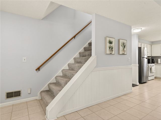 152 Fawn Ln, Webster, NY 14580