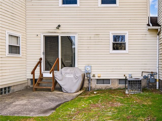 152 Fawn Ln, Webster, NY 14580