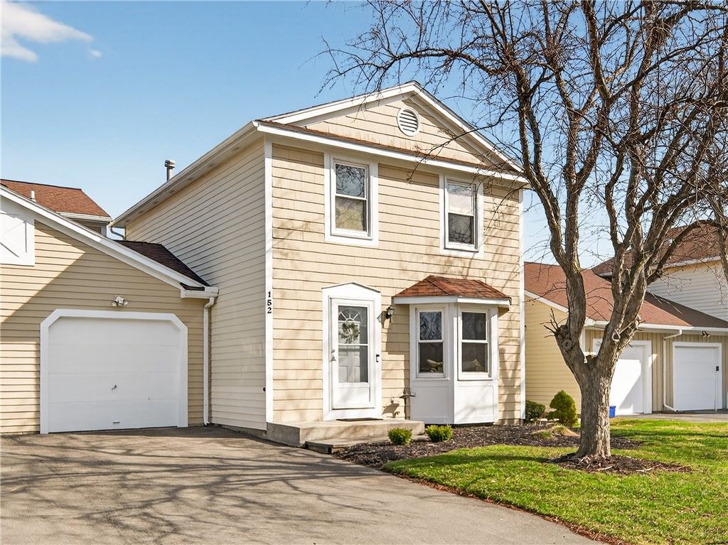 152 Fawn Ln, Webster, NY 14580