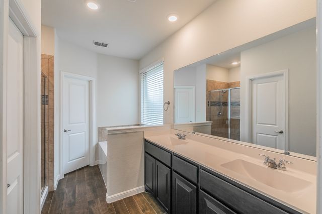 136 Wagon Mound, Waxahachie, TX 75167