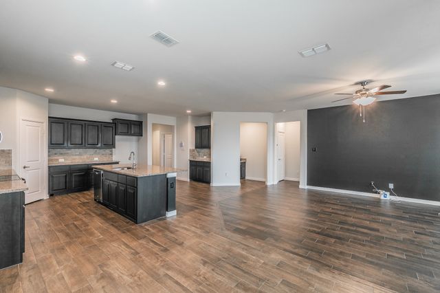 136 Wagon Mound, Waxahachie, TX 75167