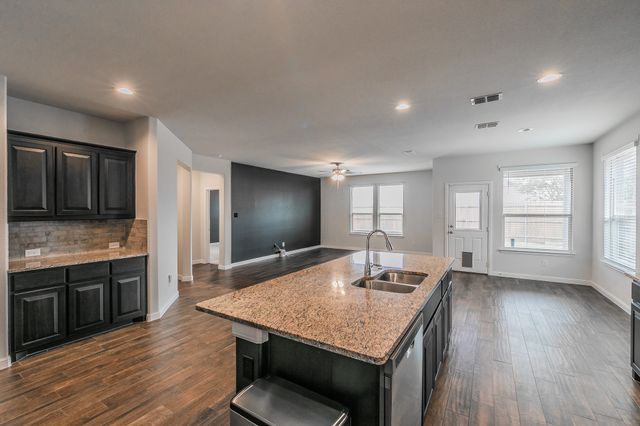 136 Wagon Mound, Waxahachie, TX 75167