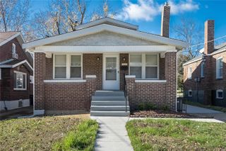 3433 Pine Grove Avenue, St Louis, MO 63121