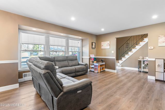 4 Whitman Road, Morganville, NJ 07751
