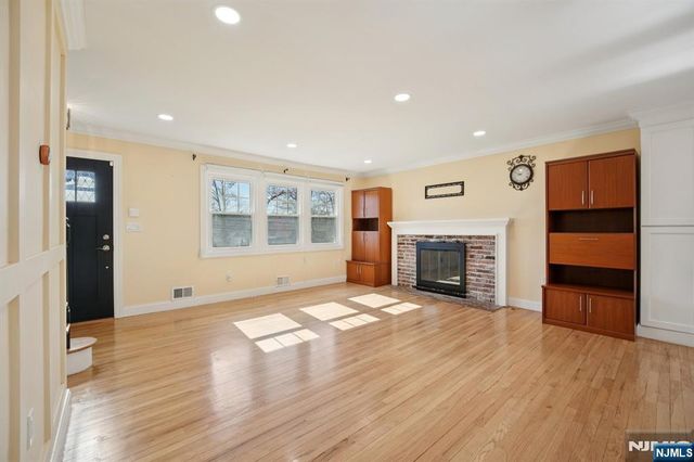 59 Oakwood Drive, Wayne, NJ 07470