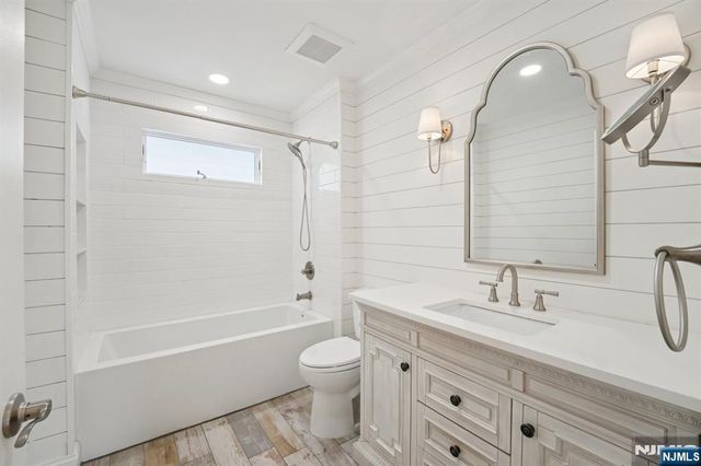 59 Oakwood Drive, Wayne, NJ 07470
