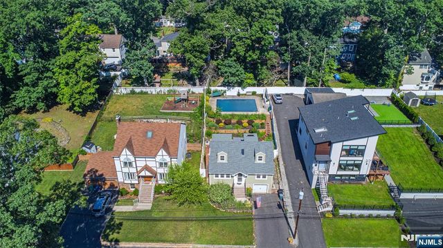 59 Oakwood Drive, Wayne, NJ 07470