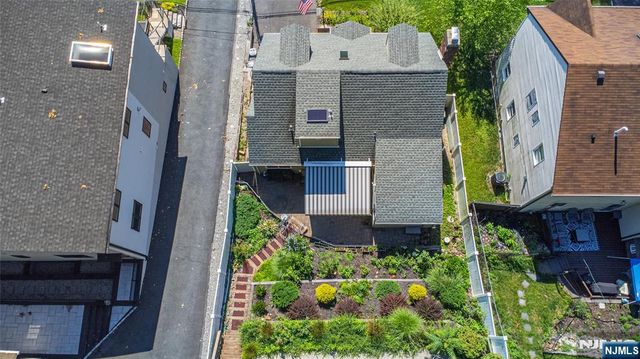 59 Oakwood Drive, Wayne, NJ 07470